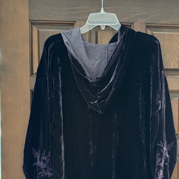 Johnny Was Black Velvet Tunic with Purple Embroidery - Picture 4 of 6
